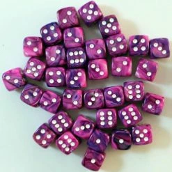 Dungeons & Dragons Chessex 36pcs/12mm D6 Dice Set: Festive Violet White